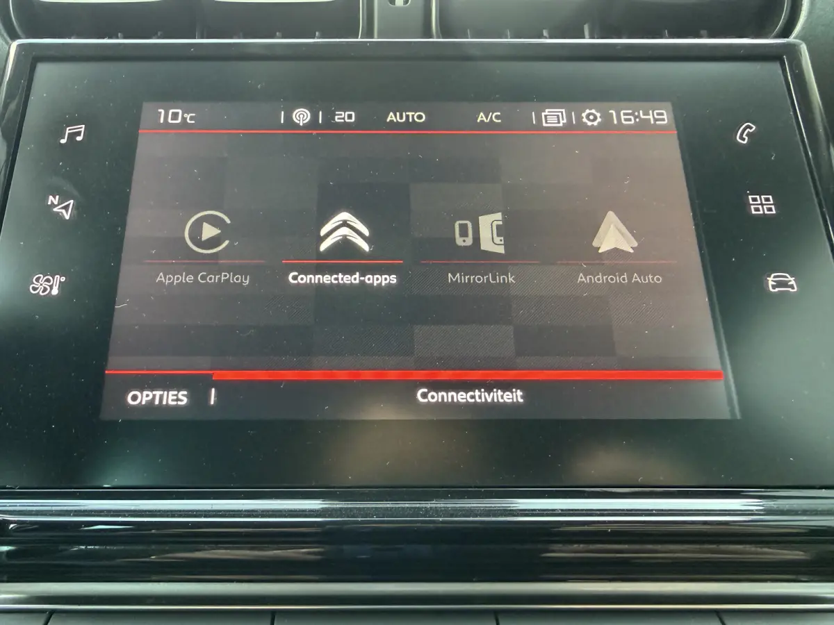 110pk Shine (Camera - Parkeersensoren V+A - 17"incl 4S - Automatische Airco - Navigatie - Apple Carplay)
