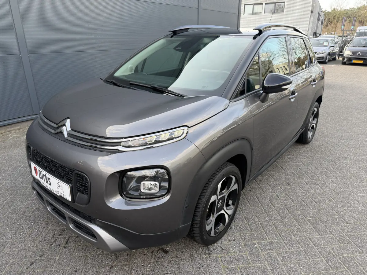 110pk Shine (Camera - Parkeersensoren V+A - 17"incl 4S - Automatische Airco - Navigatie - Apple Carplay)