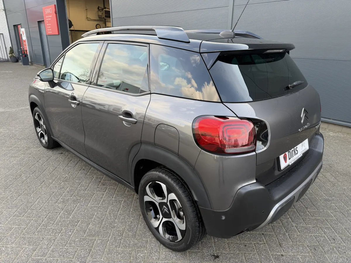 110pk Shine (Camera - Parkeersensoren V+A - 17"incl 4S - Automatische Airco - Navigatie - Apple Carplay)