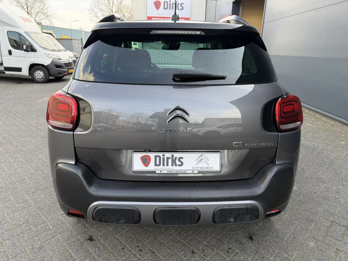 110pk Shine (Camera - Parkeersensoren V+A - 17"incl 4S - Automatische Airco - Navigatie - Apple Carplay)
