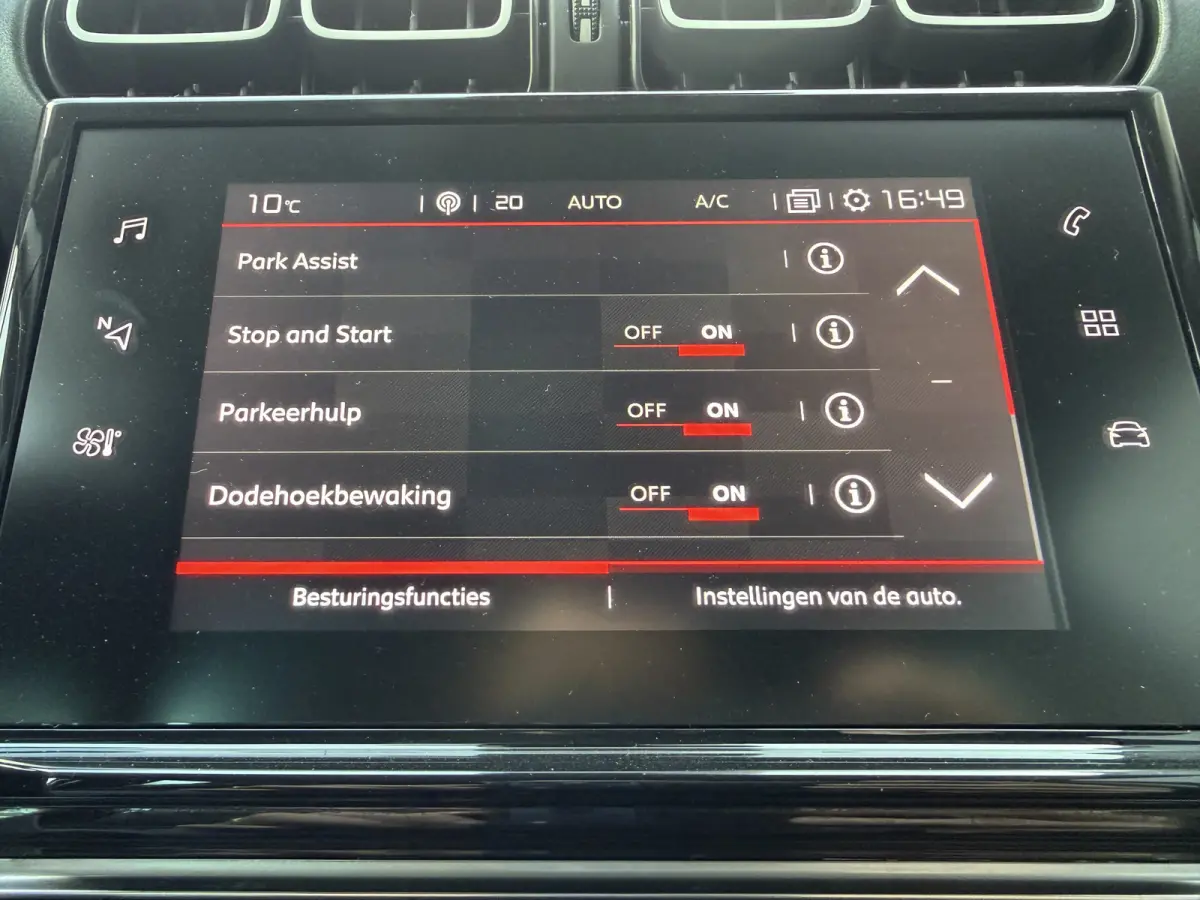 110pk Shine (Camera - Parkeersensoren V+A - 17"incl 4S - Automatische Airco - Navigatie - Apple Carplay)