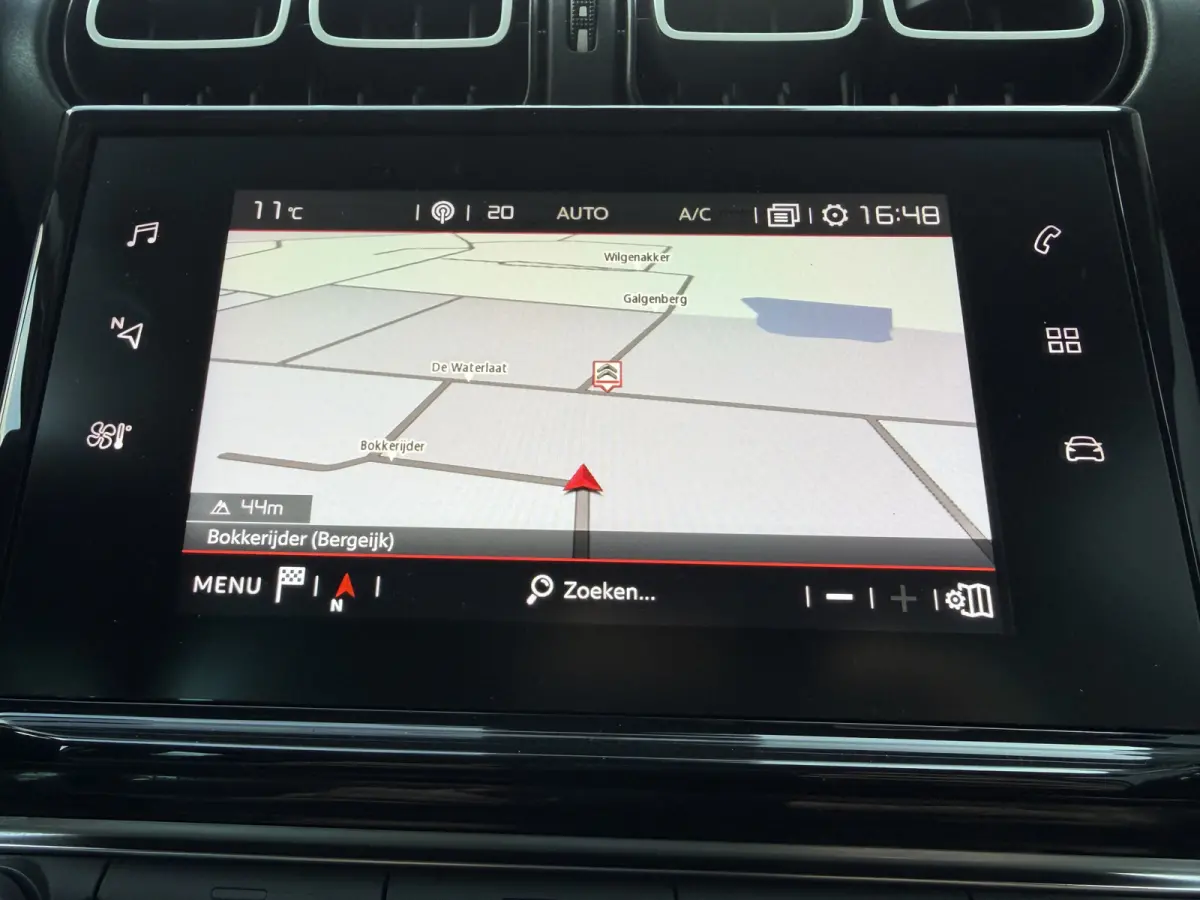 110pk Shine (Camera - Parkeersensoren V+A - 17"incl 4S - Automatische Airco - Navigatie - Apple Carplay)