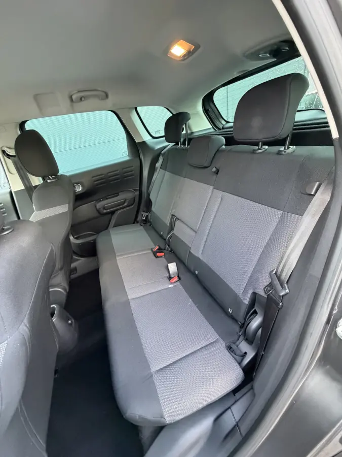 110pk Shine (Camera - Parkeersensoren V+A - 17"incl 4S - Automatische Airco - Navigatie - Apple Carplay)