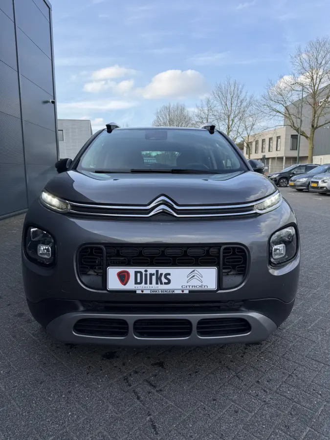 110pk Shine (Camera - Parkeersensoren V+A - 17"incl 4S - Automatische Airco - Navigatie - Apple Carplay)