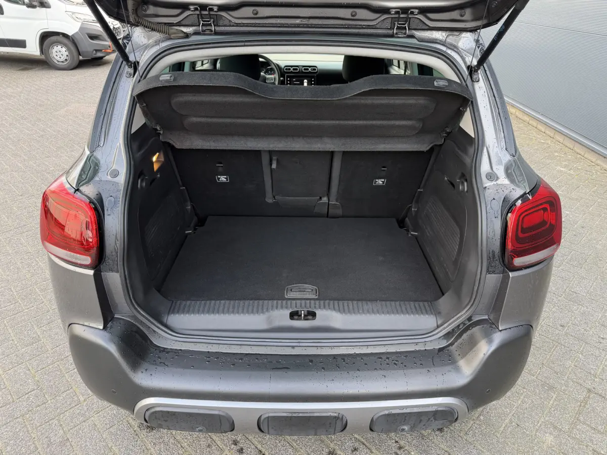 110pk Shine (Camera - Parkeersensoren V+A - 17"incl 4S - Automatische Airco - Navigatie - Apple Carplay)