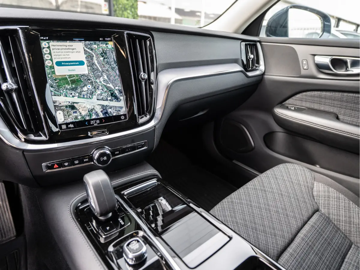 2.0 T6 Plug-in hybrid AWD Core Bright | LED | Trekhaak | BTW |