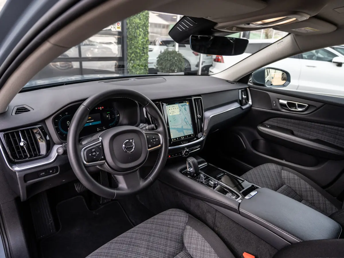 2.0 T6 Plug-in hybrid AWD Core Bright | LED | PDC | Carplay | BTW