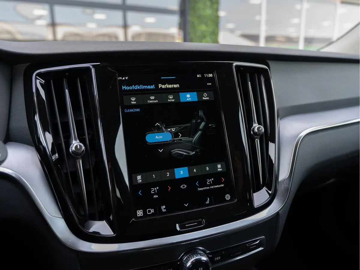 2.0 T6 Plug-in hybrid AWD Core Bright | LED | PDC | Carplay | BTW