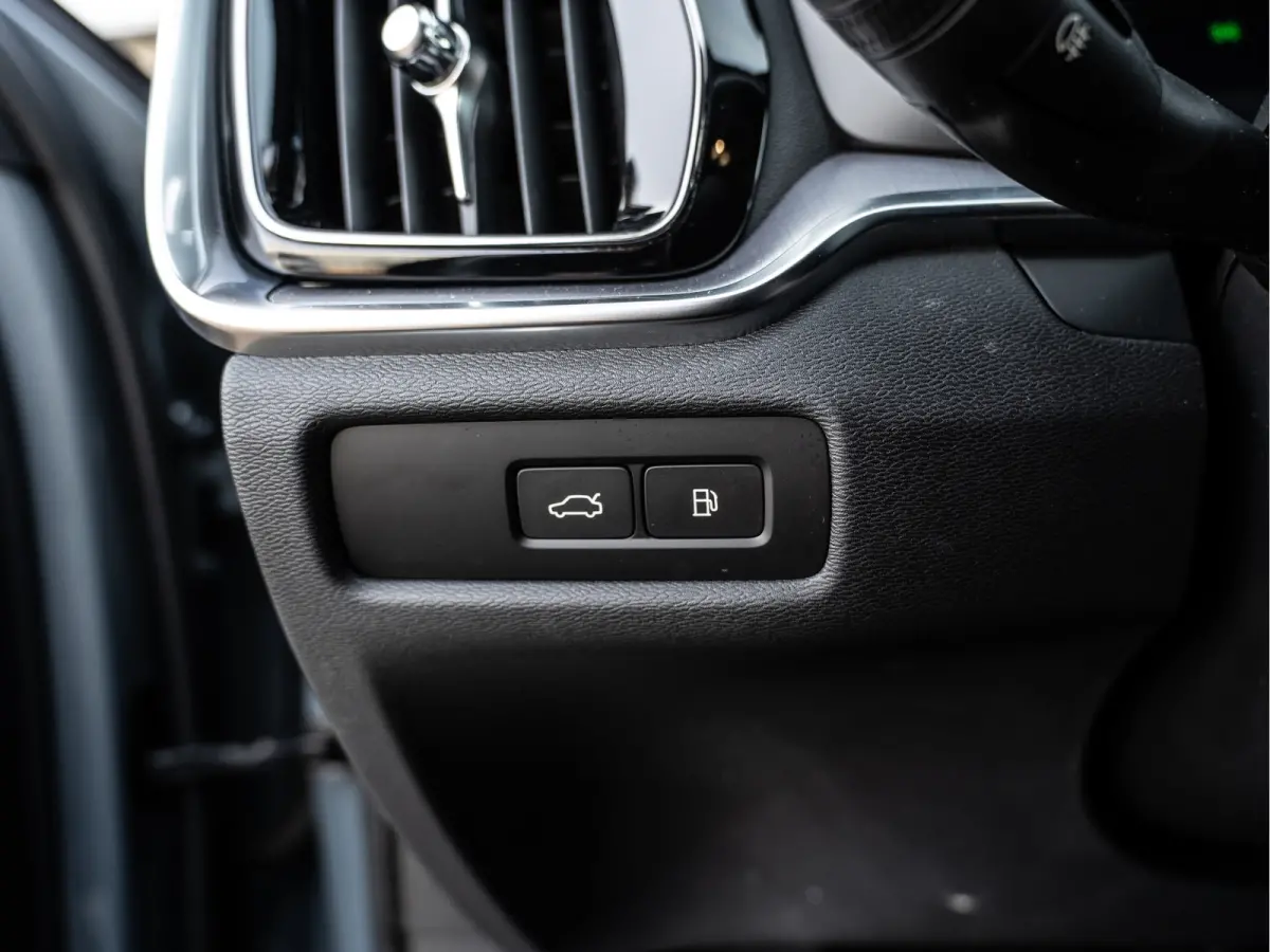2.0 T6 Plug-in hybrid AWD Core Bright | LED | PDC | Carplay | BTW