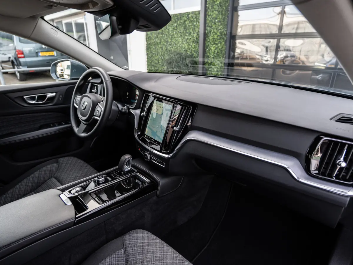 2.0 T6 Plug-in hybrid AWD Core Bright | LED | PDC | Carplay | BTW