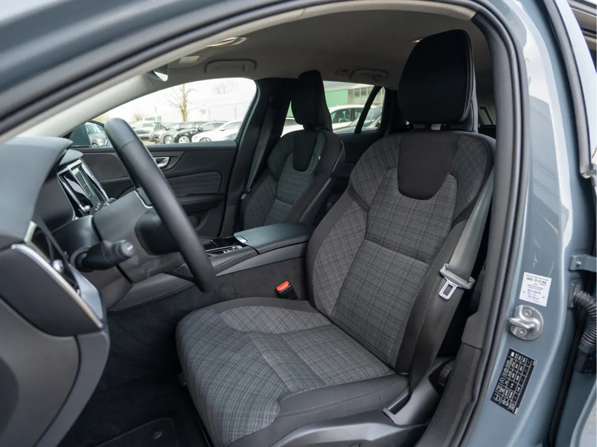 2.0 T6 Plug-in hybrid AWD Core Bright | LED | PDC | Carplay | BTW