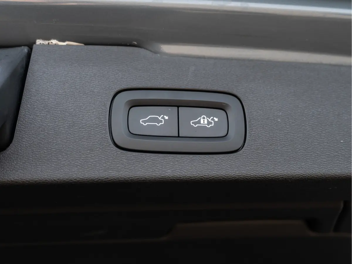 2.0 T6 Plug-in hybrid AWD Core Bright | LED | PDC | Carplay | BTW