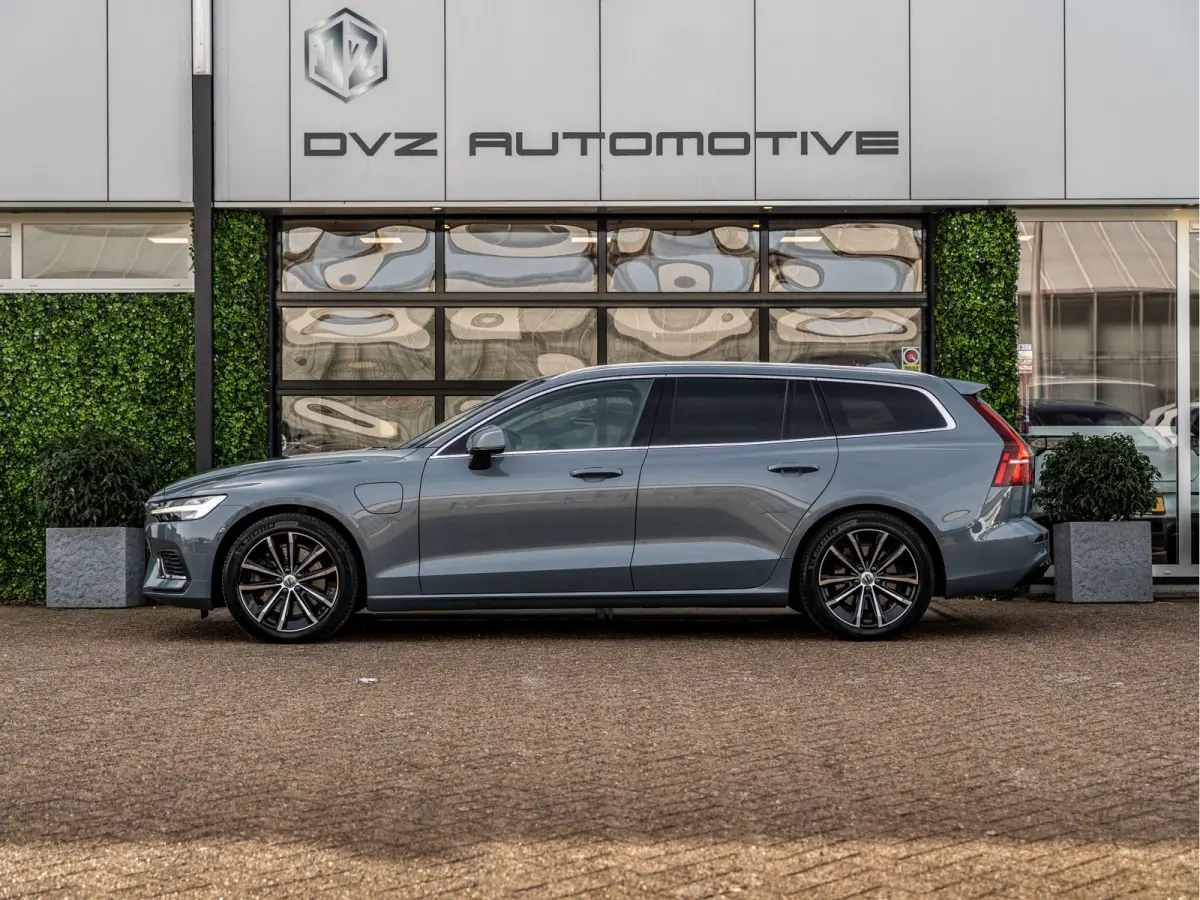 2.0 T6 Plug-in hybrid AWD Core Bright | LED | PDC | Carplay | BTW