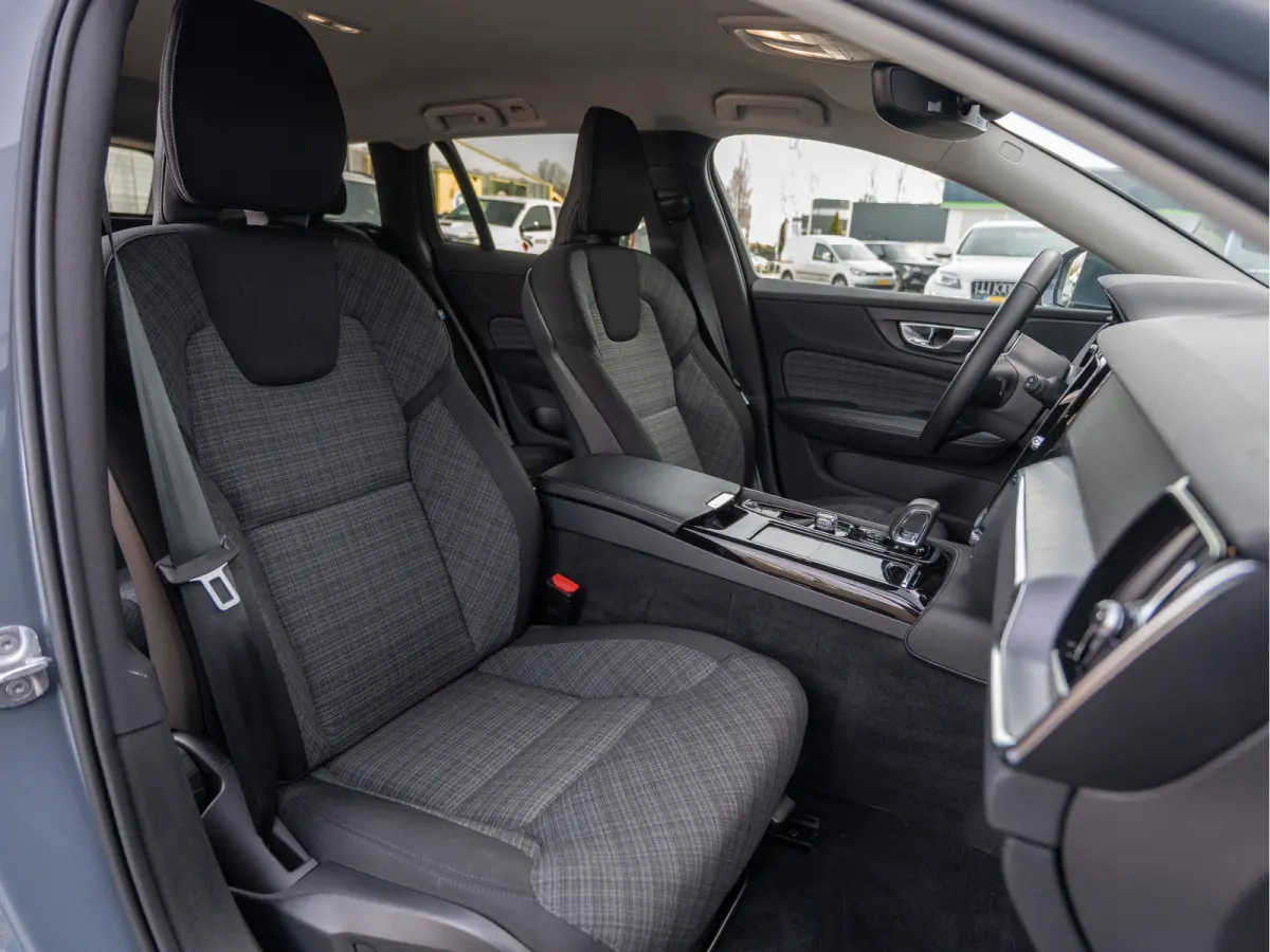 2.0 T6 Plug-in hybrid AWD Core Bright | LED | PDC | Carplay | BTW