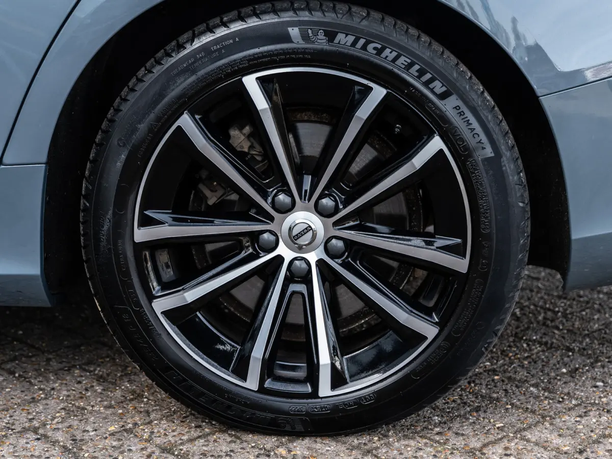 2.0 T6 Plug-in hybrid AWD Core Bright | LED | PDC | Carplay | BTW