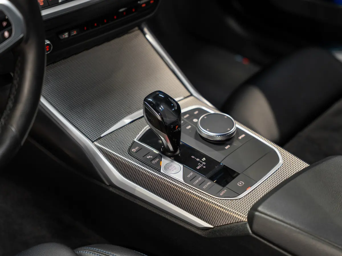 330i 259PK M-Sport Executive Edition, NAP, Apple Carplay, Navi, Cam, Ambiënte Light, Leder/Alcan, Prive Glas,