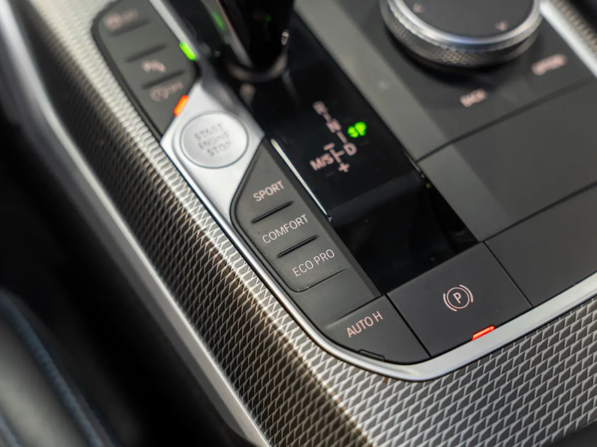 330i 259PK M-Sport Executive Edition, NAP, Apple Carplay, Navi, Cam, Ambiënte Light, Leder/Alcan, Prive Glas,