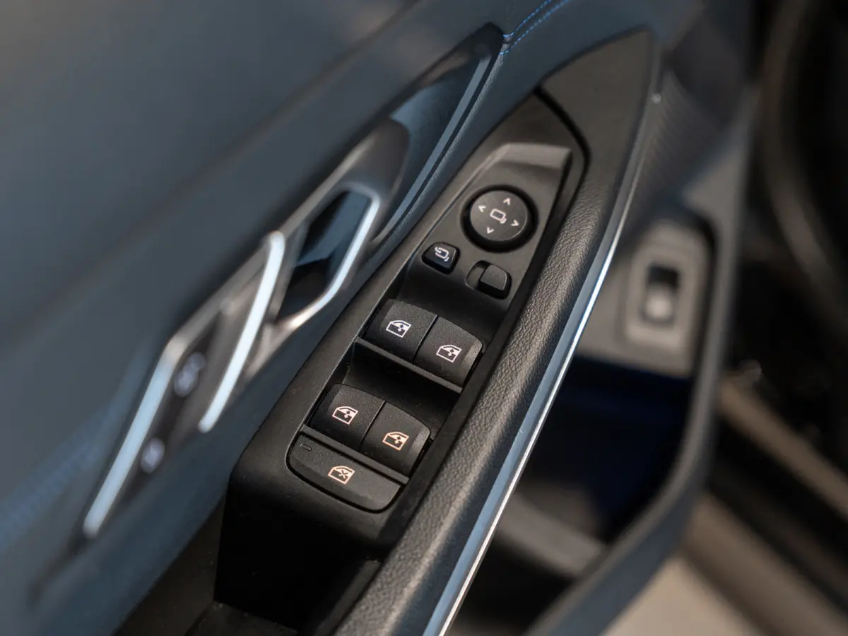 330i 259PK M-Sport Executive Edition, NAP, Apple Carplay, Navi, Cam, Ambiënte Light, Leder/Alcan, Prive Glas,