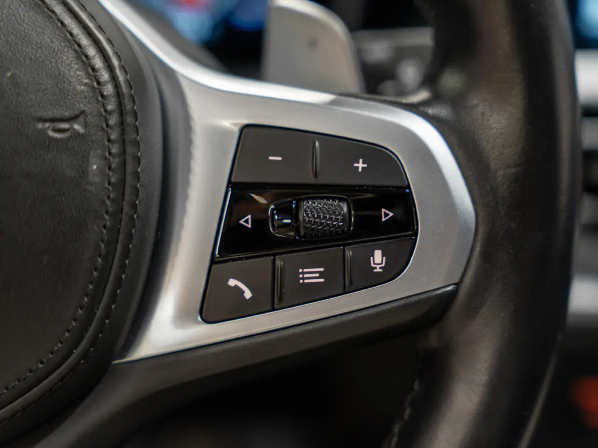 330i 259PK M-Sport Executive Edition, NAP, Apple Carplay, Navi, Cam, Ambiënte Light, Leder/Alcan, Prive Glas,