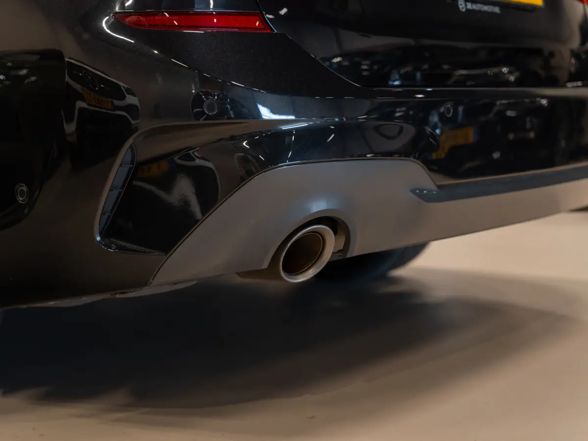 330i 259PK M-Sport Executive Edition, NAP, Apple Carplay, Navi, Cam, Ambiënte Light, Leder/Alcan, Prive Glas,