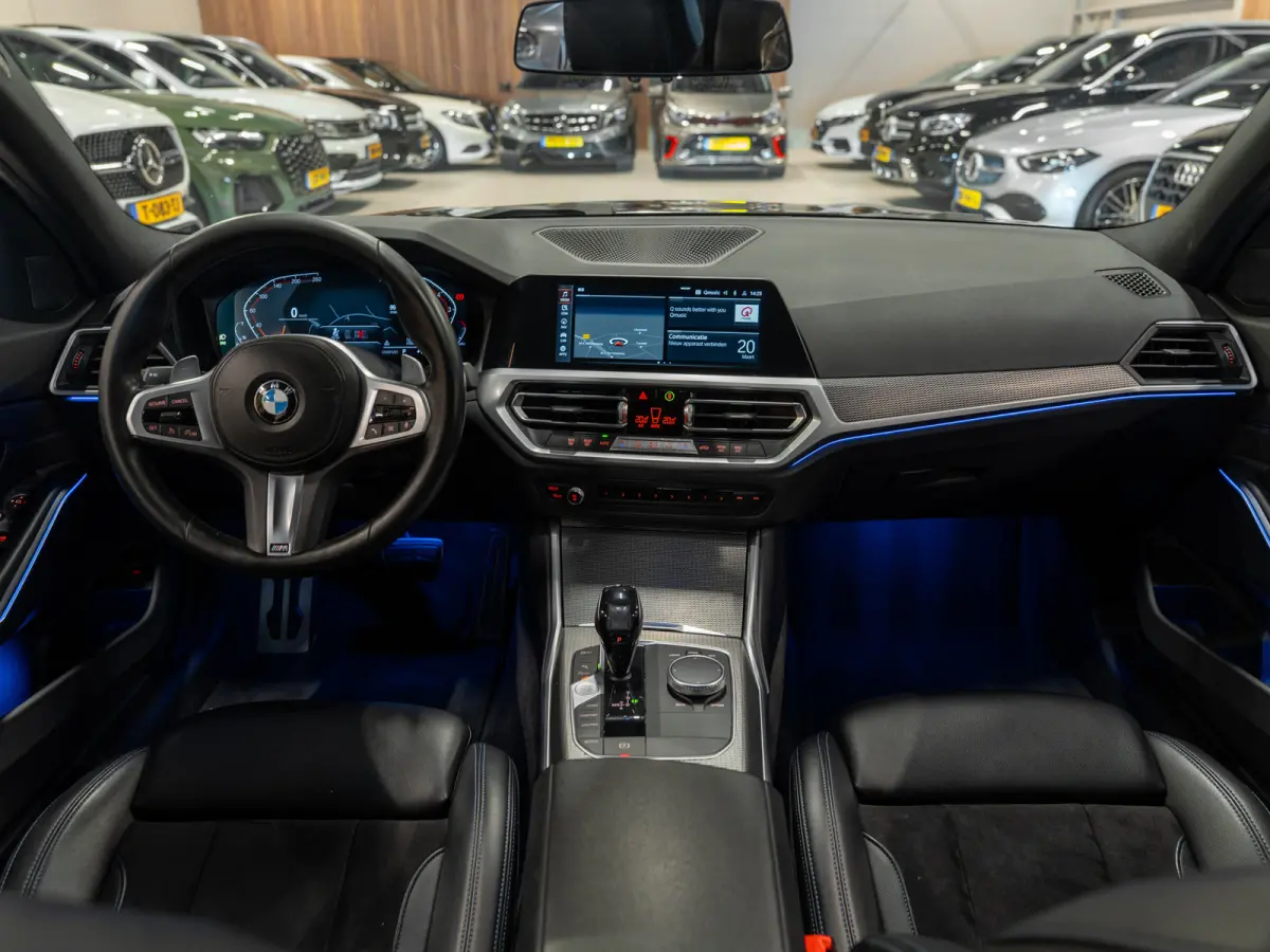 330i 259PK M-Sport Executive Edition, NAP, Apple Carplay, Navi, Cam, Ambiënte Light, Leder/Alcan, Prive Glas,