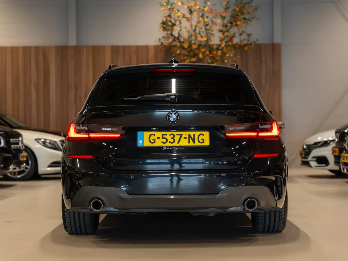 330i 259PK M-Sport Executive Edition, NAP, Apple Carplay, Navi, Cam, Ambiënte Light, Leder/Alcan, Prive Glas,