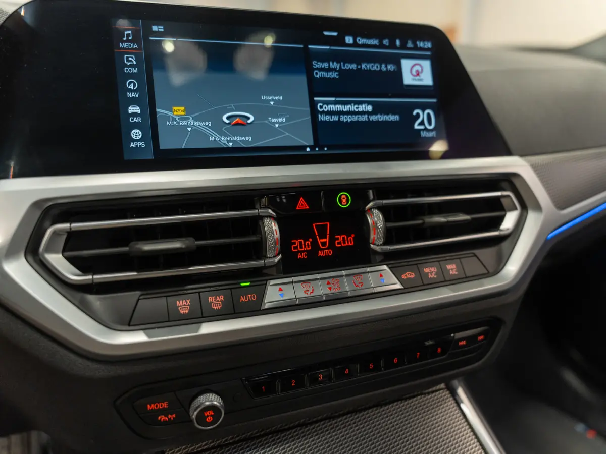 330i 259PK M-Sport Executive Edition, NAP, Apple Carplay, Navi, Cam, Ambiënte Light, Leder/Alcan, Prive Glas,