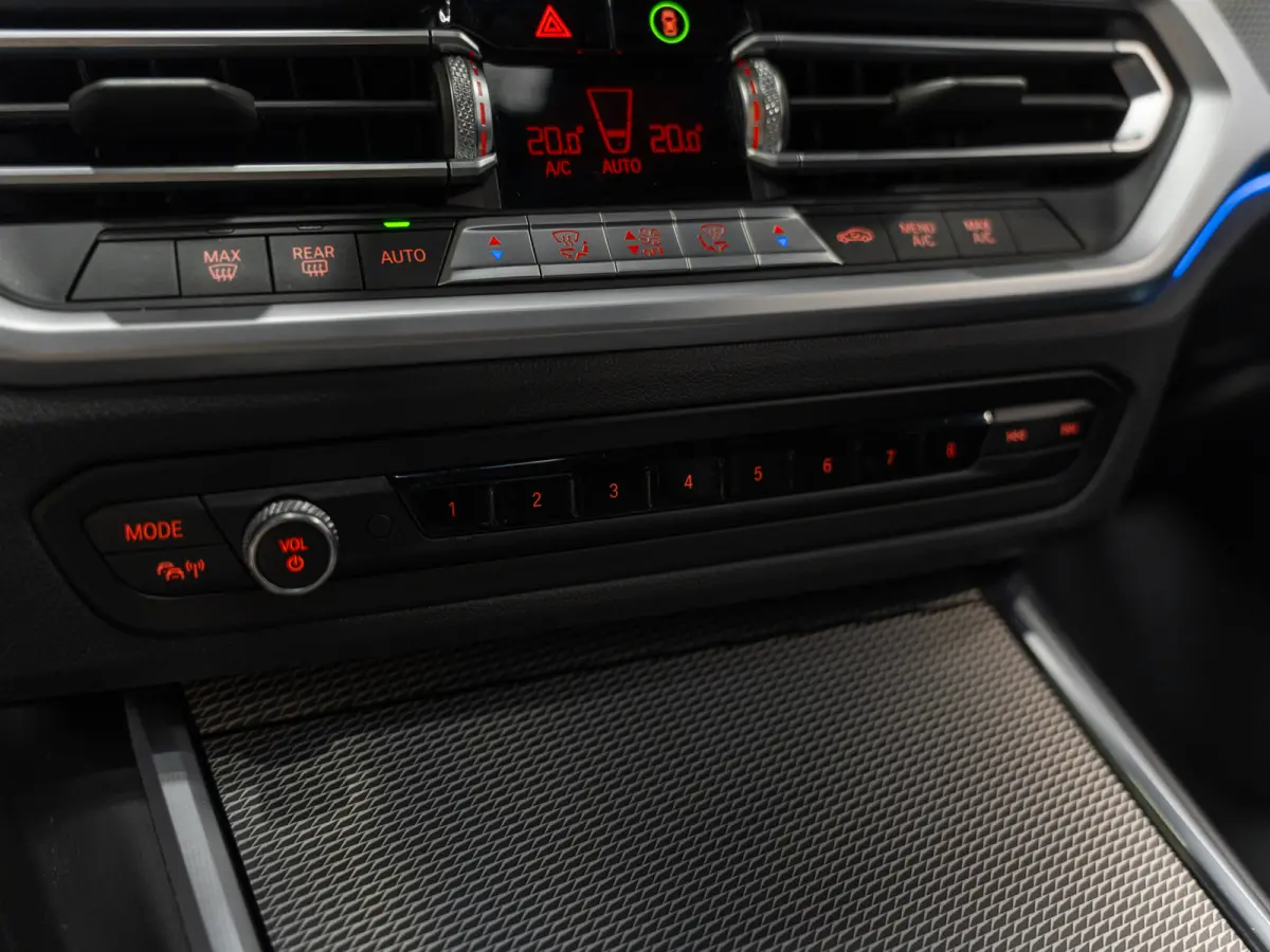 330i 259PK M-Sport Executive Edition, NAP, Apple Carplay, Navi, Cam, Ambiënte Light, Leder/Alcan, Prive Glas,