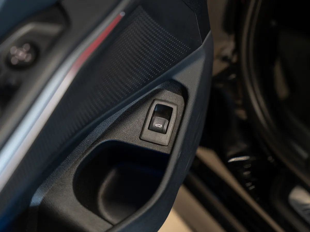 330i 259PK M-Sport Executive Edition, NAP, Apple Carplay, Navi, Cam, Ambiënte Light, Leder/Alcan, Prive Glas,