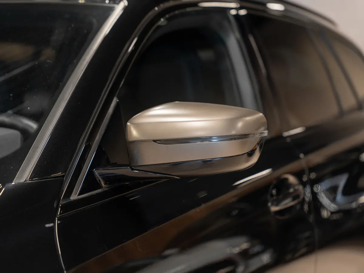330i 259PK M-Sport Executive Edition, NAP, Apple Carplay, Navi, Cam, Ambiënte Light, Leder/Alcan, Prive Glas,
