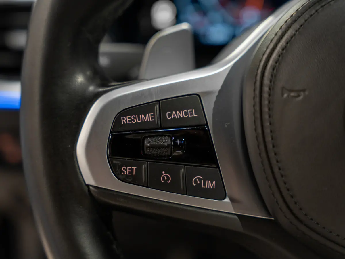 330i 259PK M-Sport Executive Edition, NAP, Apple Carplay, Navi, Cam, Ambiënte Light, Leder/Alcan, Prive Glas,