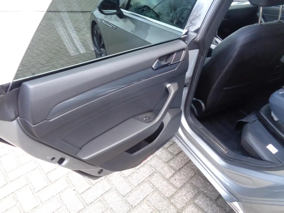 2.0 TSI Business R-Line/ DSG-7/Pano/DCC/Stoeverw/ 20'' Lm velgen/FULL LED/Afn trekhaak/Camera/Airco/nieuwstaat