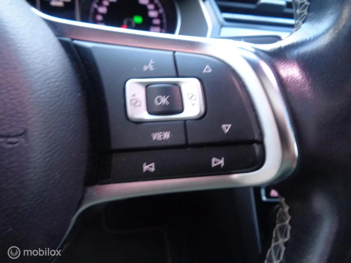 2.0 TSI Business R-Line/ DSG-7/Pano/DCC/Stoeverw/ 20'' Lm velgen/FULL LED/Afn trekhaak/Camera/Airco/nieuwstaat