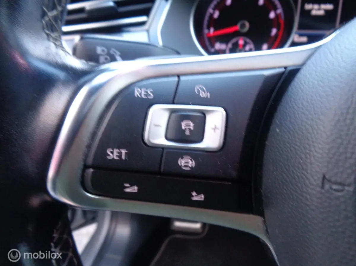 2.0 TSI Business R-Line/ DSG-7/Pano/DCC/Stoeverw/ 20'' Lm velgen/FULL LED/Afn trekhaak/Camera/Airco/nieuwstaat