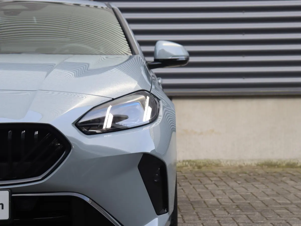 5-deurs 120 | M Sportpakket Pro | Panodak | Harman Kardon | Driving Assistant | Camera | Sportstoelen | Comfort Access | Getint Glas | Verwarmd Stuurwiel | 19'' LMV
