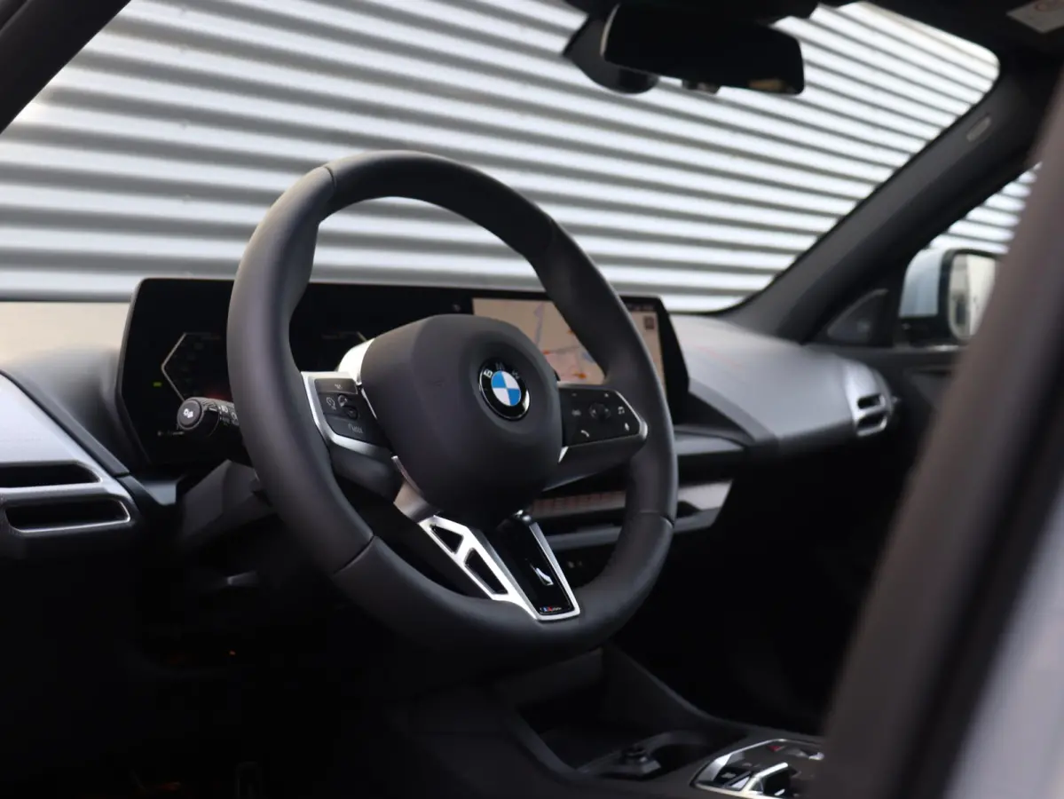 5-deurs 120 | M Sportpakket Pro | Panodak | Harman Kardon | Driving Assistant | Camera | Sportstoelen | Comfort Access | Getint Glas | Verwarmd Stuurwiel | 19'' LMV