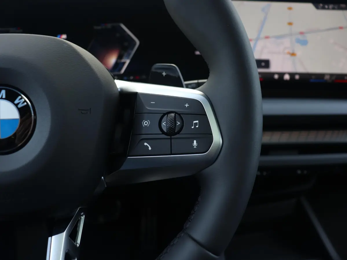 5-deurs 120 | M Sportpakket Pro | Panodak | Harman Kardon | Driving Assistant | Camera | Sportstoelen | Comfort Access | Getint Glas | Verwarmd Stuurwiel | 19'' LMV