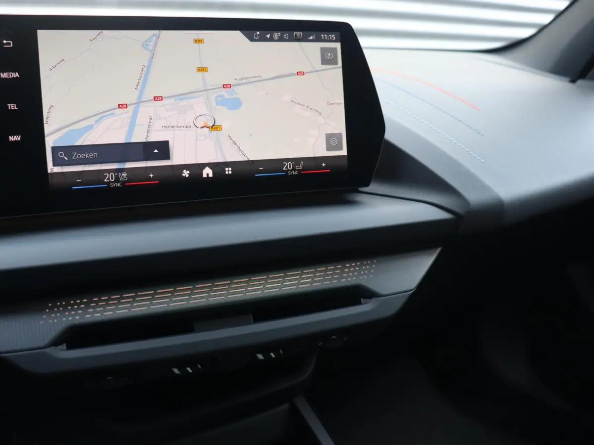 5-deurs 120 | M Sportpakket Pro | Panodak | Harman Kardon | Driving Assistant | Camera | Sportstoelen | Comfort Access | Getint Glas | Verwarmd Stuurwiel | 19'' LMV