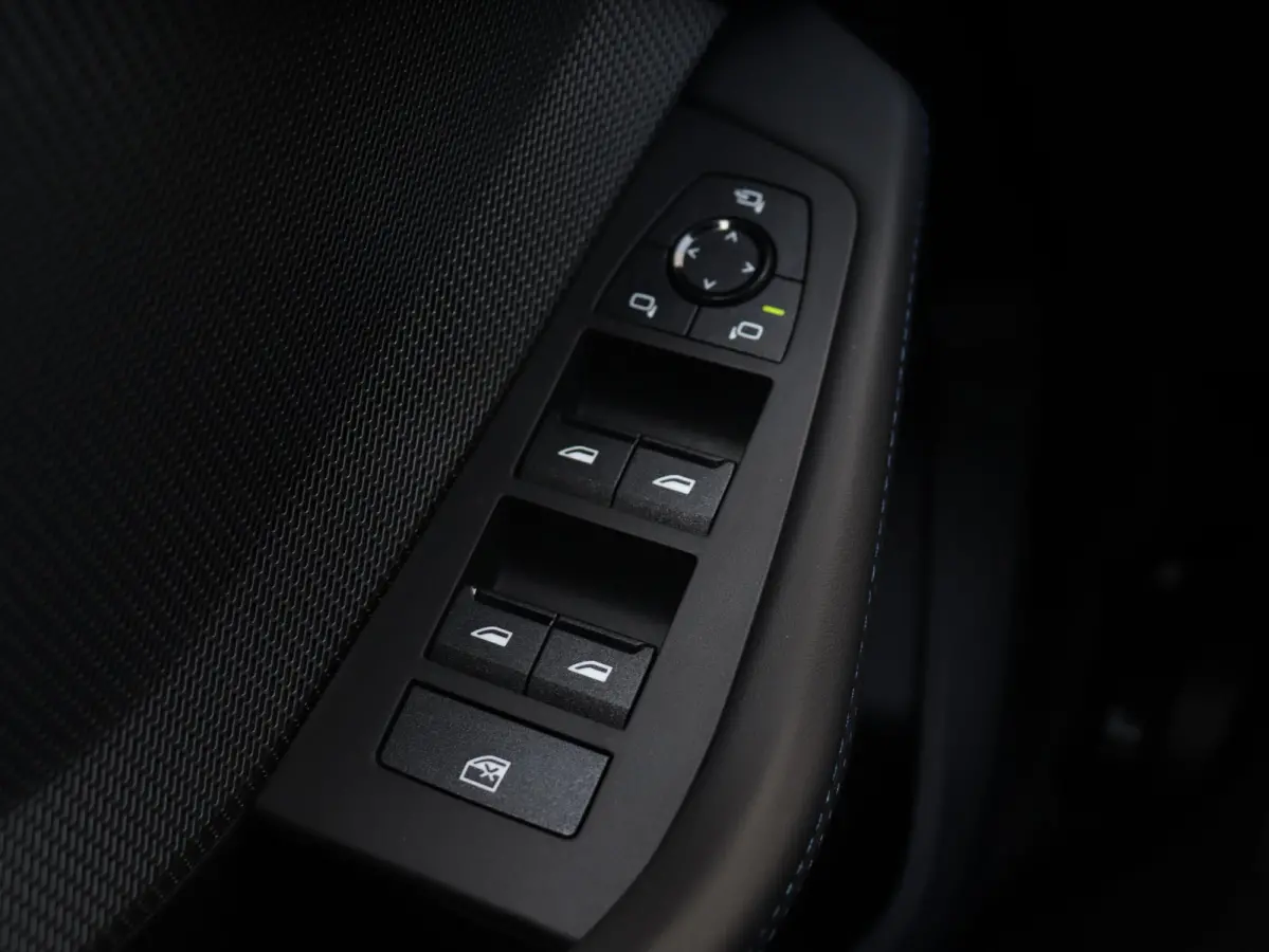 5-deurs 120 | M Sportpakket Pro | Panodak | Harman Kardon | Driving Assistant | Camera | Sportstoelen | Comfort Access | Getint Glas | Verwarmd Stuurwiel | 19'' LMV