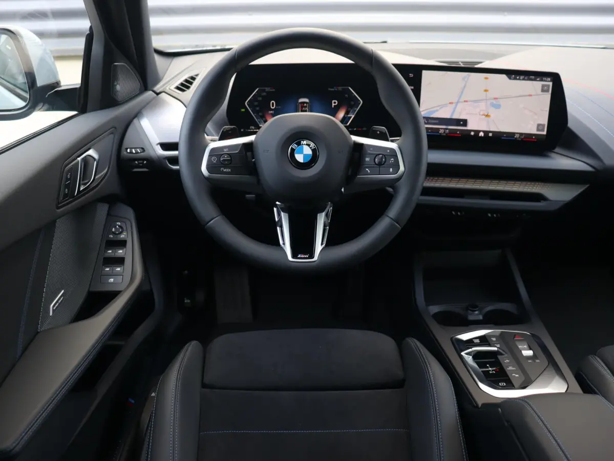 5-deurs 120 | M Sportpakket Pro | Panodak | Harman Kardon | Driving Assistant | Camera | Sportstoelen | Comfort Access | Getint Glas | Verwarmd Stuurwiel | 19'' LMV
