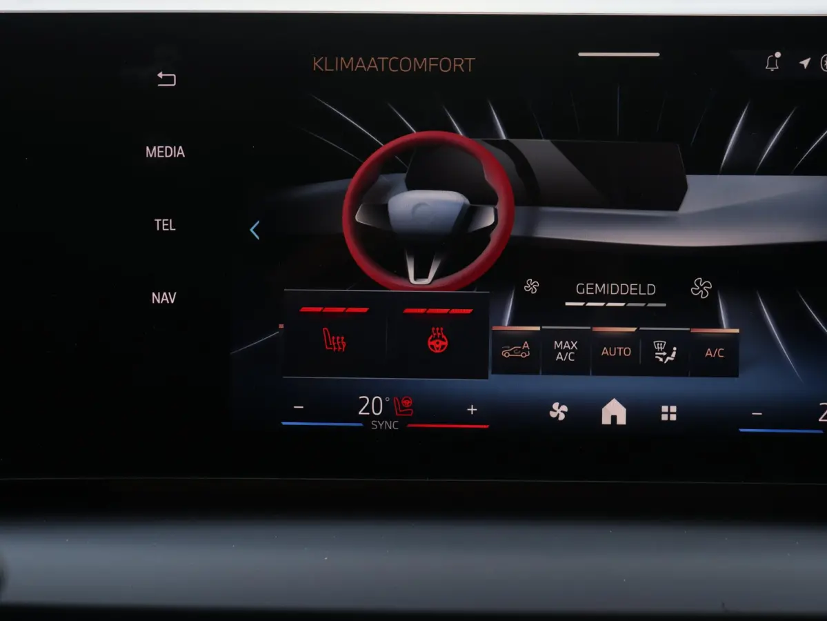 5-deurs 120 | M Sportpakket Pro | Panodak | Harman Kardon | Driving Assistant | Camera | Sportstoelen | Comfort Access | Getint Glas | Verwarmd Stuurwiel | 19'' LMV