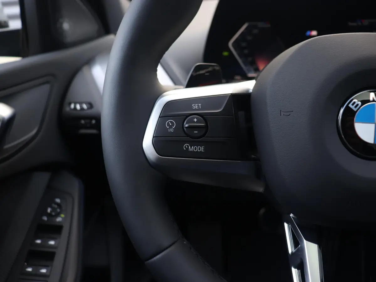 5-deurs 120 | M Sportpakket Pro | Panodak | Harman Kardon | Driving Assistant | Camera | Sportstoelen | Comfort Access | Getint Glas | Verwarmd Stuurwiel | 19'' LMV