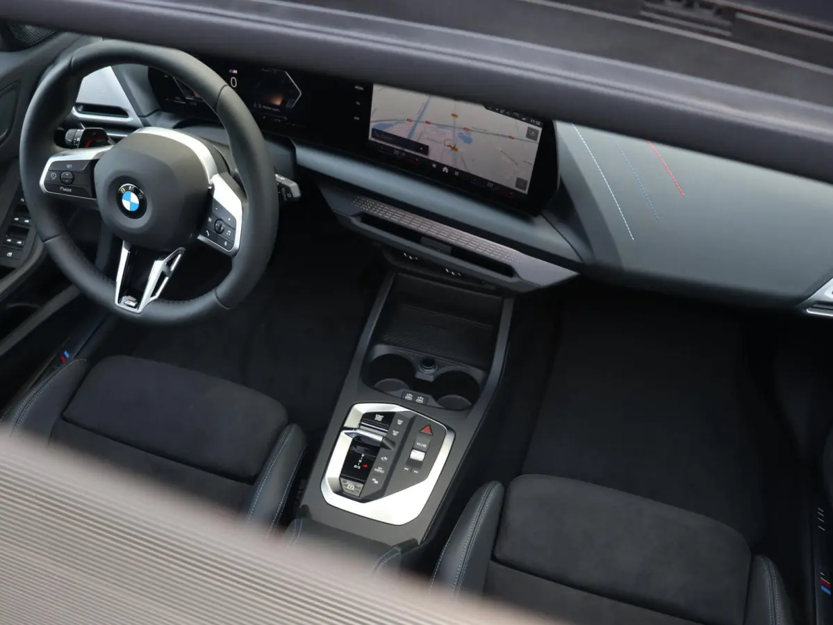 5-deurs 120 | M Sportpakket Pro | Panodak | Harman Kardon | Driving Assistant | Camera | Sportstoelen | Comfort Access | Getint Glas | Verwarmd Stuurwiel | 19'' LMV