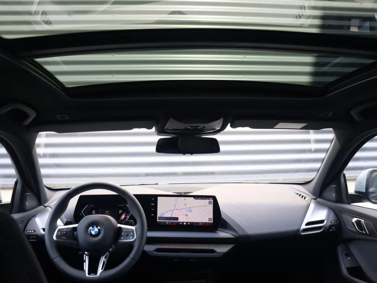 5-deurs 120 | M Sportpakket Pro | Panodak | Harman Kardon | Driving Assistant | Camera | Sportstoelen | Comfort Access | Getint Glas | Verwarmd Stuurwiel | 19'' LMV