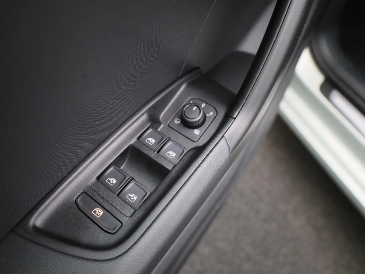 30 TFSI Advanced edition l Adaptive cruise control l Climate control l Stoelverwarming l Navigatie l Climate control l LED-koplampen l Audi sound system l Privacy glas l Optiekpakket zwart p