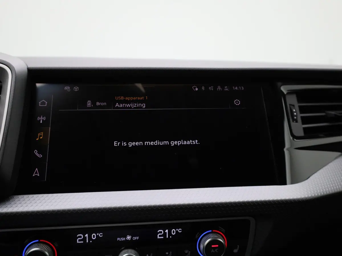 30 TFSI Advanced edition l Adaptive cruise control l Climate control l Stoelverwarming l Navigatie l Climate control l LED-koplampen l Audi sound system l Privacy glas l Optiekpakket zwart p