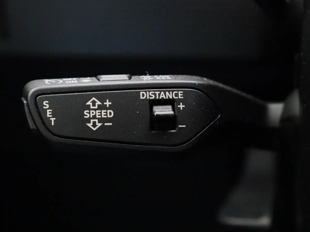 30 TFSI Advanced edition l Adaptive cruise control l Climate control l Stoelverwarming l Navigatie l Climate control l LED-koplampen l Audi sound system l Privacy glas l Optiekpakket zwart p