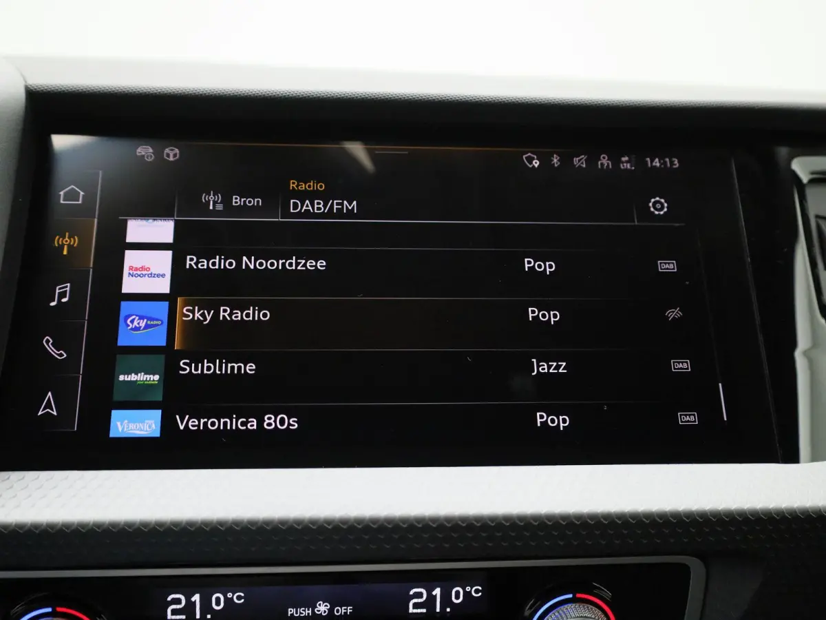 30 TFSI Advanced edition l Adaptive cruise control l Climate control l Stoelverwarming l Navigatie l Climate control l LED-koplampen l Audi sound system l Privacy glas l Optiekpakket zwart p