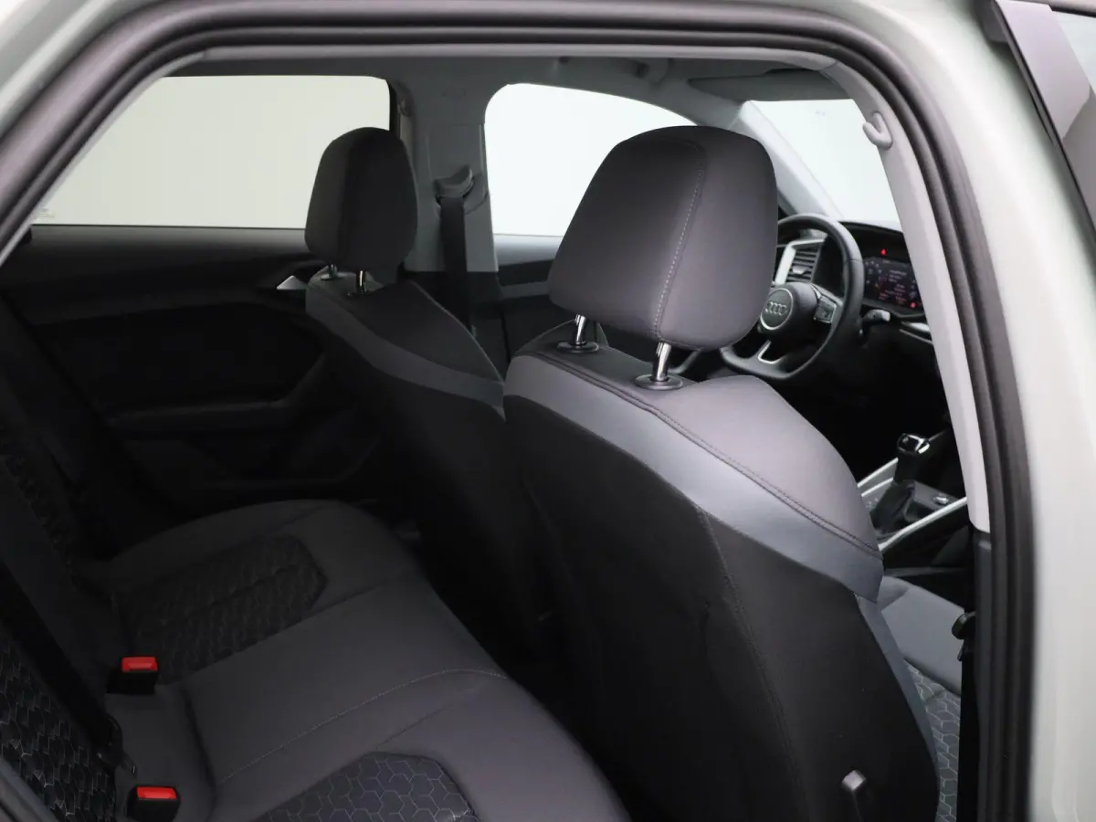 30 TFSI Advanced edition l Adaptive cruise control l Climate control l Stoelverwarming l Navigatie l Climate control l LED-koplampen l Audi sound system l Privacy glas l Optiekpakket zwart p
