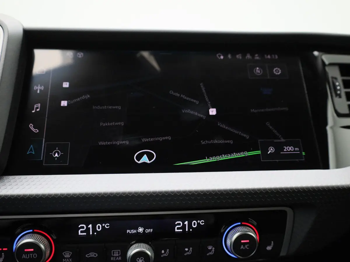 30 TFSI Advanced edition l Adaptive cruise control l Climate control l Stoelverwarming l Navigatie l Climate control l LED-koplampen l Audi sound system l Privacy glas l Optiekpakket zwart p